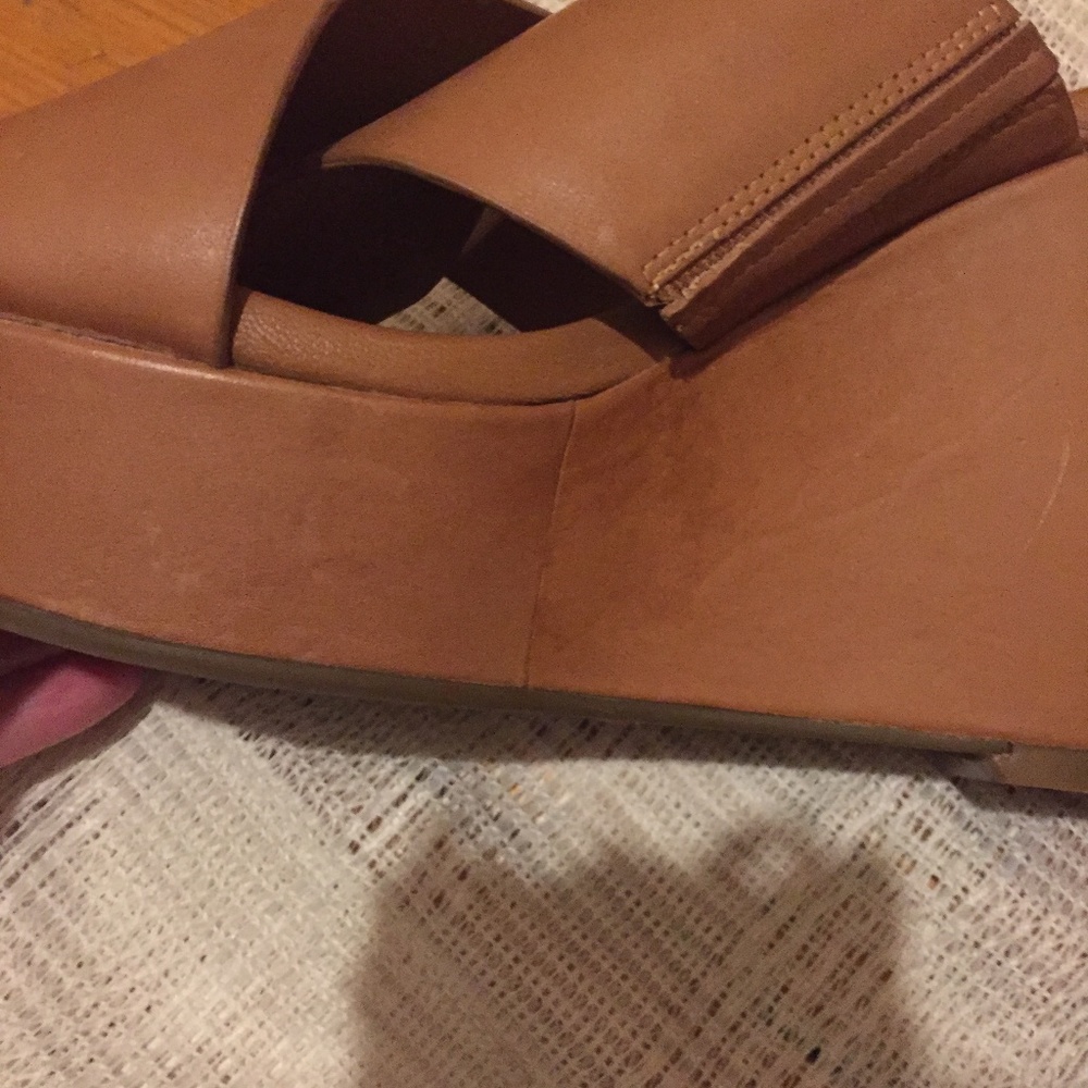 Isaac Mizrahi Leather Wedges - Picture 5 of 8